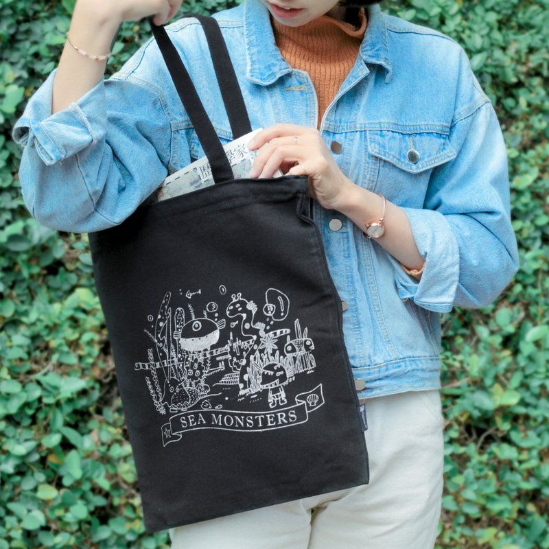 海怪_Sea Monster 帆布肩背包 (可装A4)_手工绢印 - 侧背包/斜挎包 - 其他材质 黑色