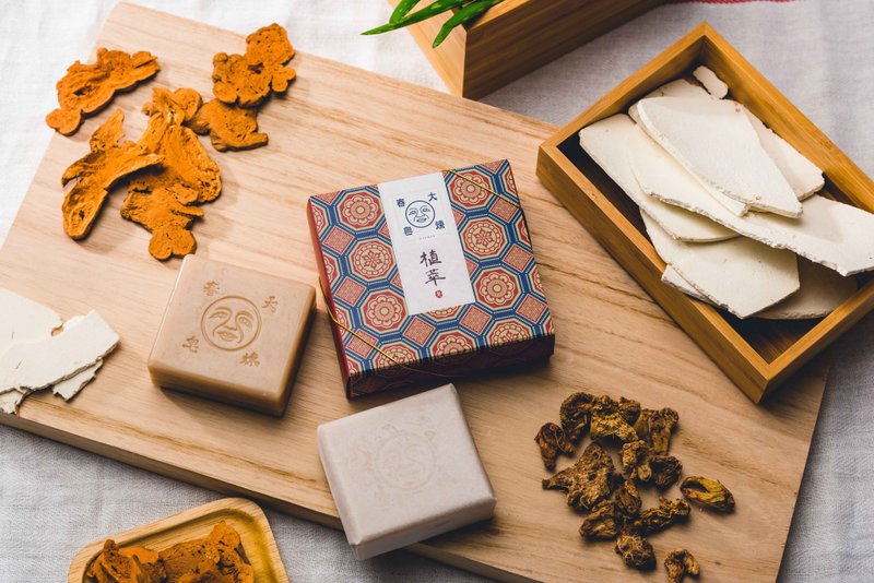 稻埕时光经典植萃皂 . 古时净白药方【大春炼皂DACHUN】120g - 肥皂/手工皂 - 植物．花 红色