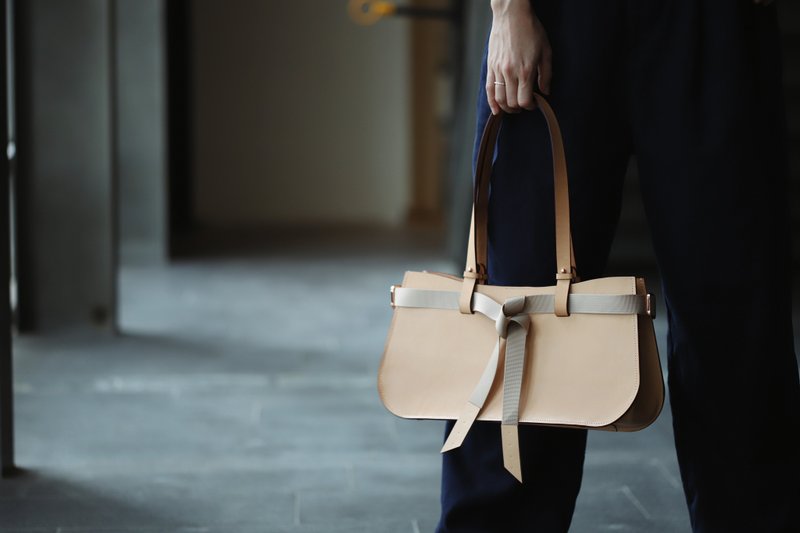 Elegant Cello大提琴腋下包 - 手提包/手提袋 - 真皮 卡其色