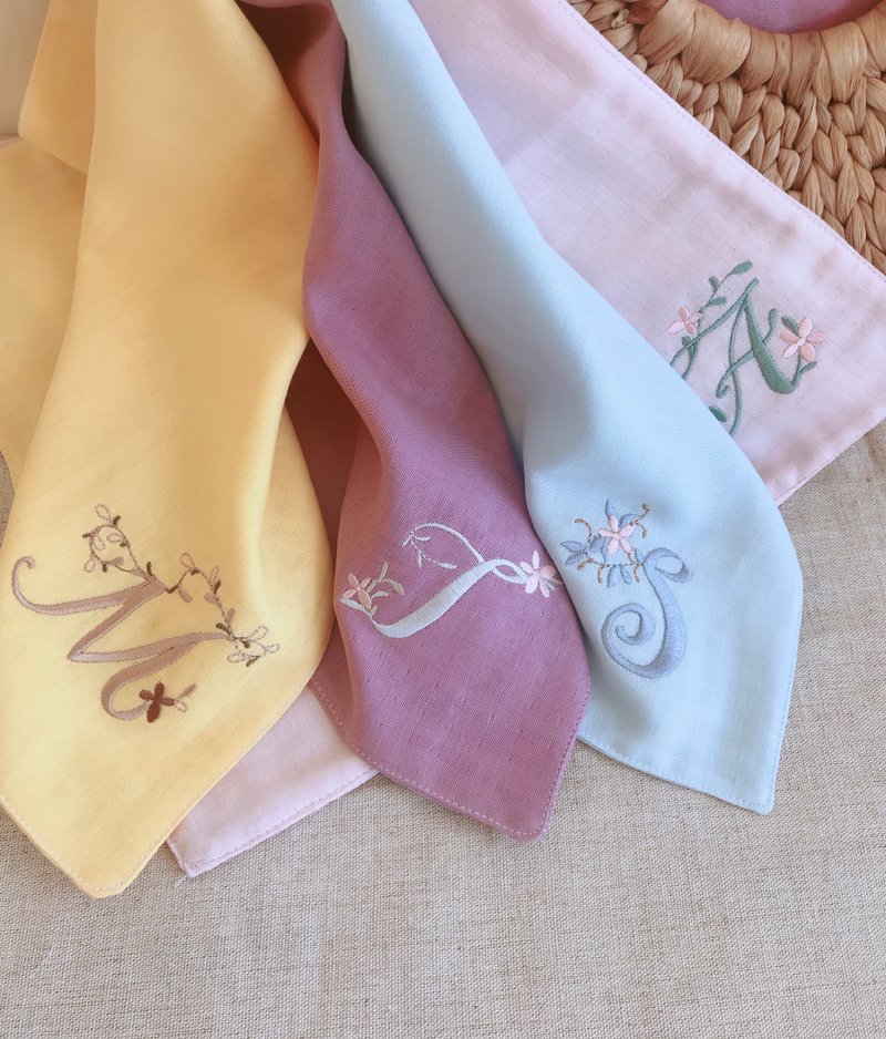 优雅花朵字母刺绣手巾 - 手帕/方巾 - 棉．麻 多色