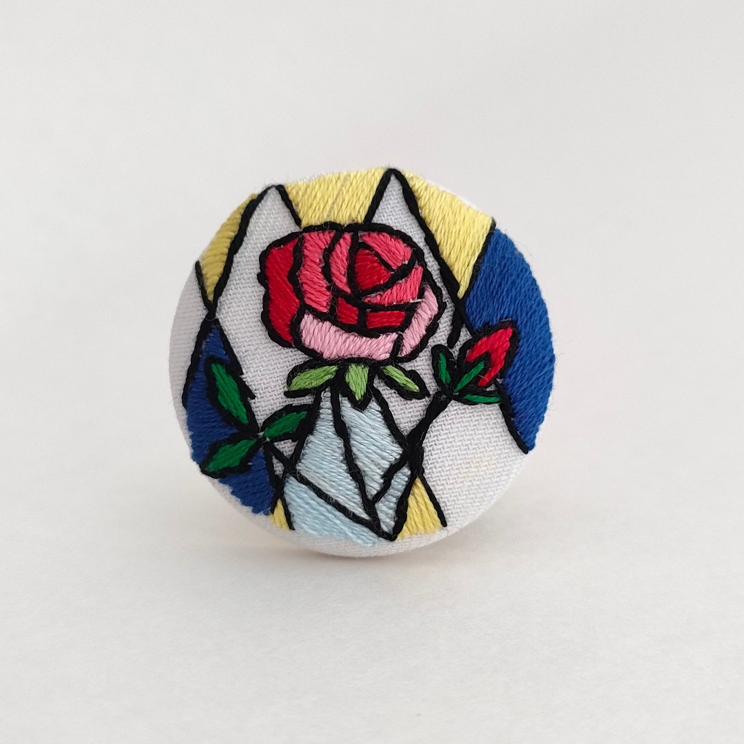 红色玫瑰窗花风刺绣胸针 - 胸针 - 棉 红色