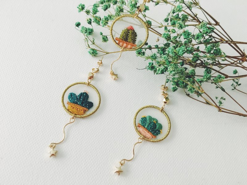 鹿栗塔原创设计手工刺绣夏日多肉植物盆栽刺绣耳环 - 耳环/耳夹 - 绣线 绿色