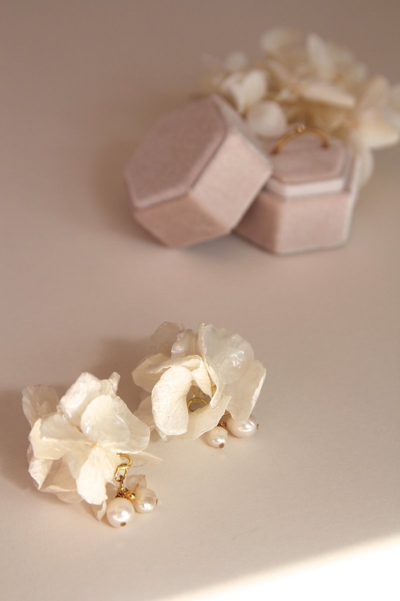 耳环 饰品 花耳环 花办耳环 珍珠耳环 干花耳环 少女风 日系作品 - 耳环/耳夹 - 植物．花 白色