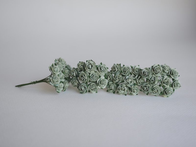 纸花，100 朵，DIY 用品桑葚玫瑰，尺寸 1.5 厘米，淡绿色。 - 其他 - 纸 绿色