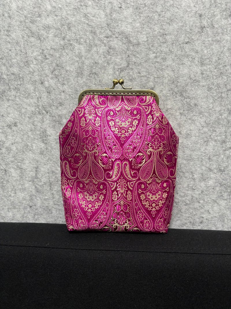 MBC 人手制 织锦腰果花 10cm 方形框 口金包 玫红色 - 侧背包/斜挎包 - 棉．麻 红色