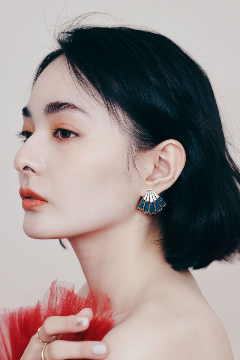 COR-DATE / 蓝与白 / 双色翅膀耳环 / pinkoi独卖 - 耳环/耳夹 - 其他材质 蓝色