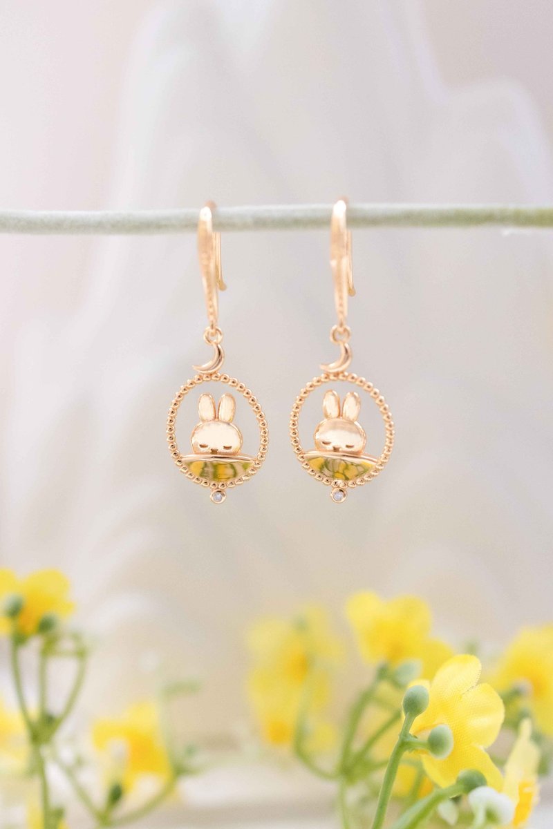 【Pinkoi x miffy】 Miffy 在睡觉纯银耳环 金色 - 耳环/耳夹 - 纯银 金色
