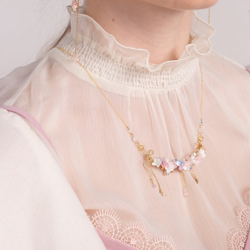 AURORA:淡雪幻彩莓果花束项链(配可拆式水晶球短项链) - 手工饰品 - 项链 - 粘土 多色