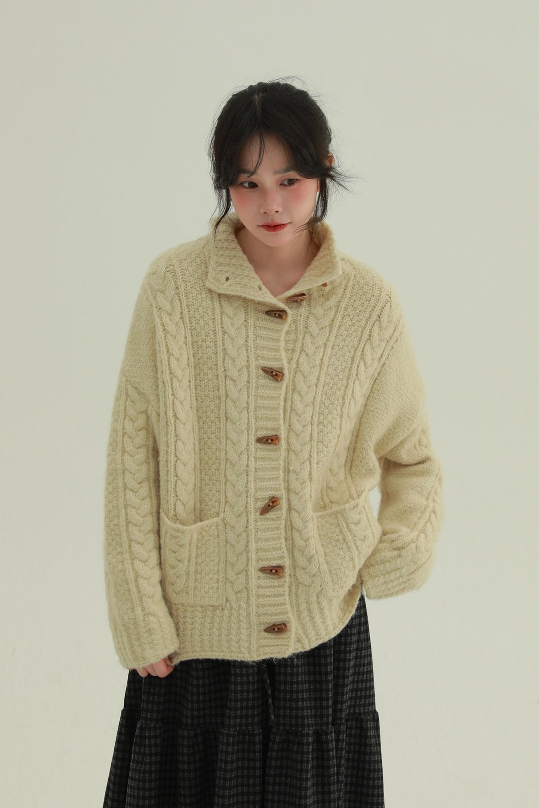 2顏色 牛角扣麻花毛衣 文藝復古甜美減齡軟糯秋冬針織上衣開衫 - 女装针织衫/毛衣 - 其他人造纤维 白色