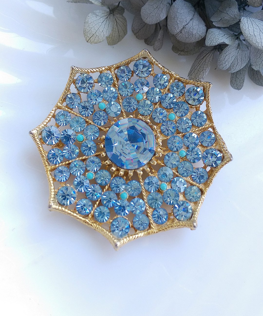 Vintage Jewelry 西洋古董饰品 BSK 沁蓝 冰水莱茵 蜘蛛网型 别针 - 徽章/别针 - 其他金属 金色