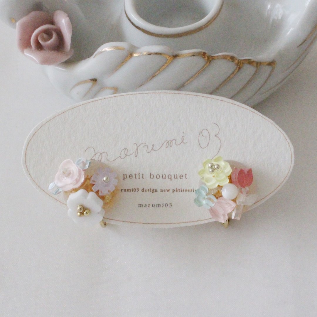 Petit bouquet earrings - 耳环/耳夹 - 压克力 