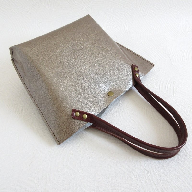 新品，牛皮，长手柄，宽底衬料，一整块皮革制成的迷你手提包，0606 - 手提包/手提袋 - 真皮 咖啡色