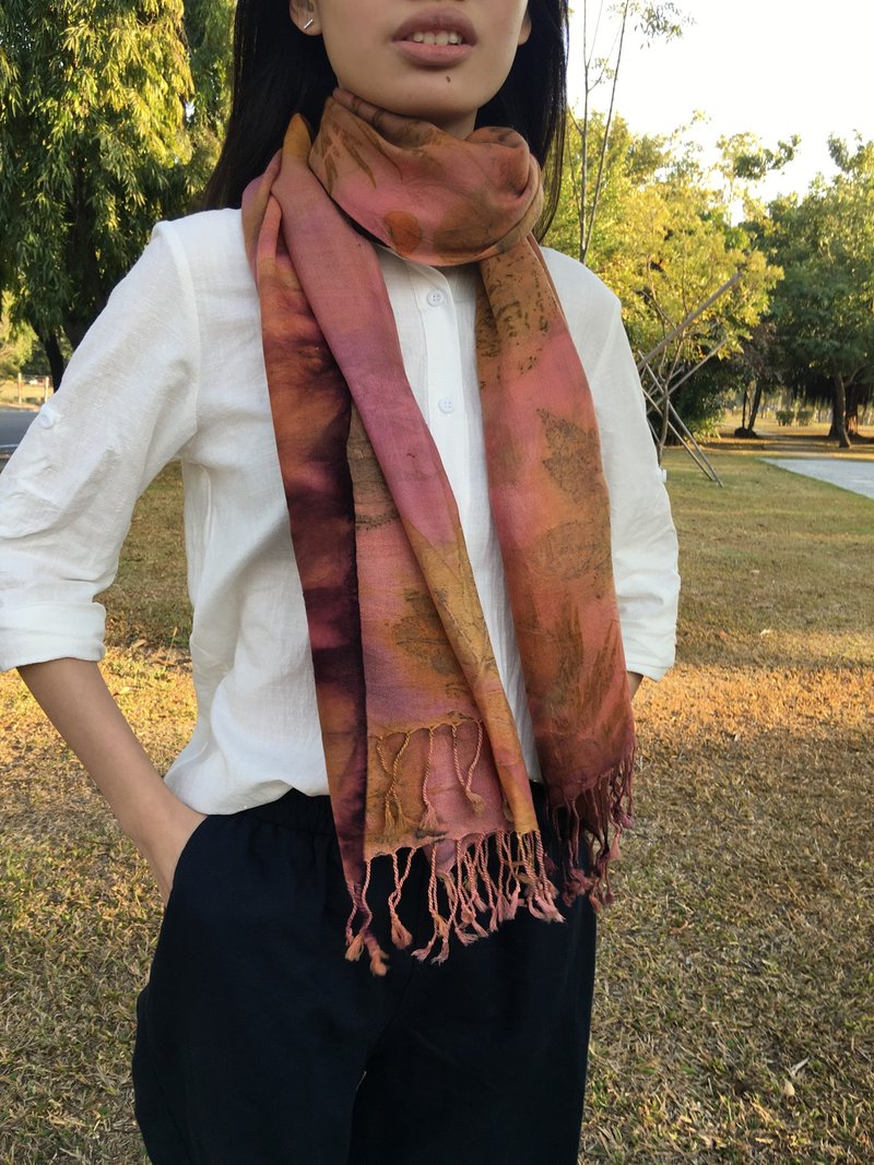 天然植物染--苏方底色渲染墨水树移印羊毛围巾 - 围巾/披肩 - 羊毛 