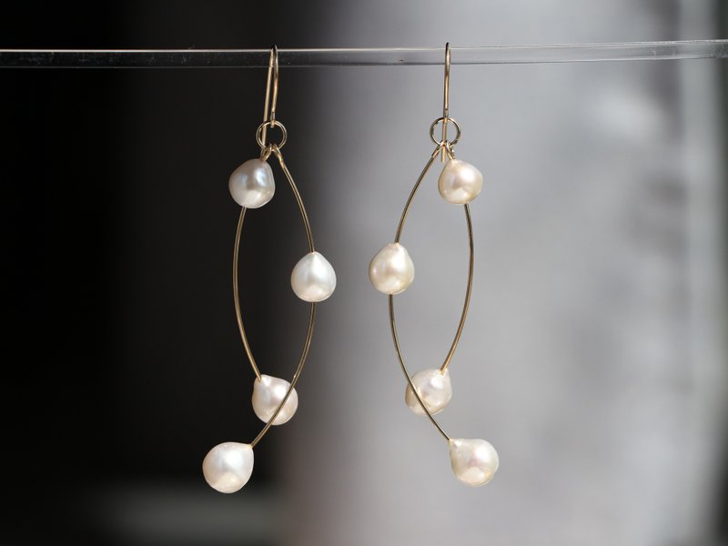 14kgf-whip pearl pierced earrings / can change to clip-on - 耳环/耳夹 - 其他金属 白色