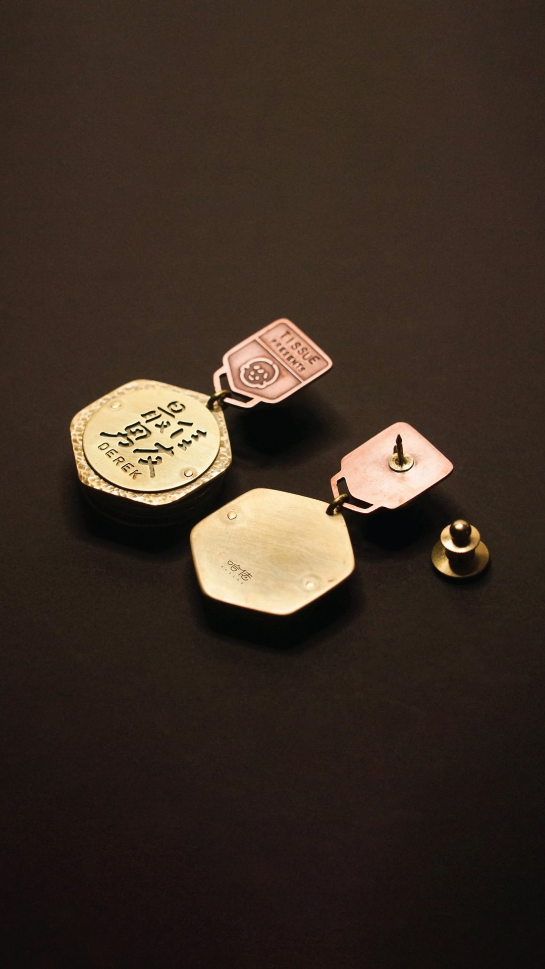 【定制化礼物】我们的颁奖典礼 | 订制金工小勋章扣针 - 胸针 - 铜/黄铜 金色