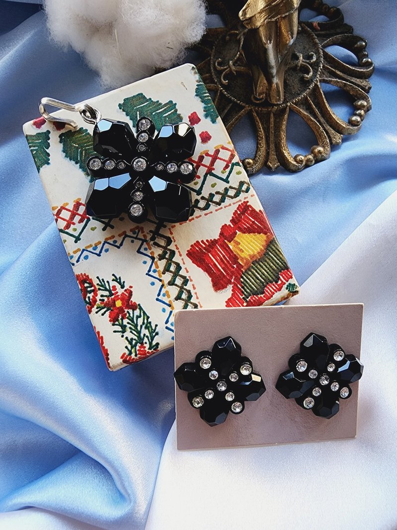 美国西洋古董饰品 /AVON圣诞黑色雪花莱茵针式耳环/项链/套组1987 - 吊饰 - 其他材质 