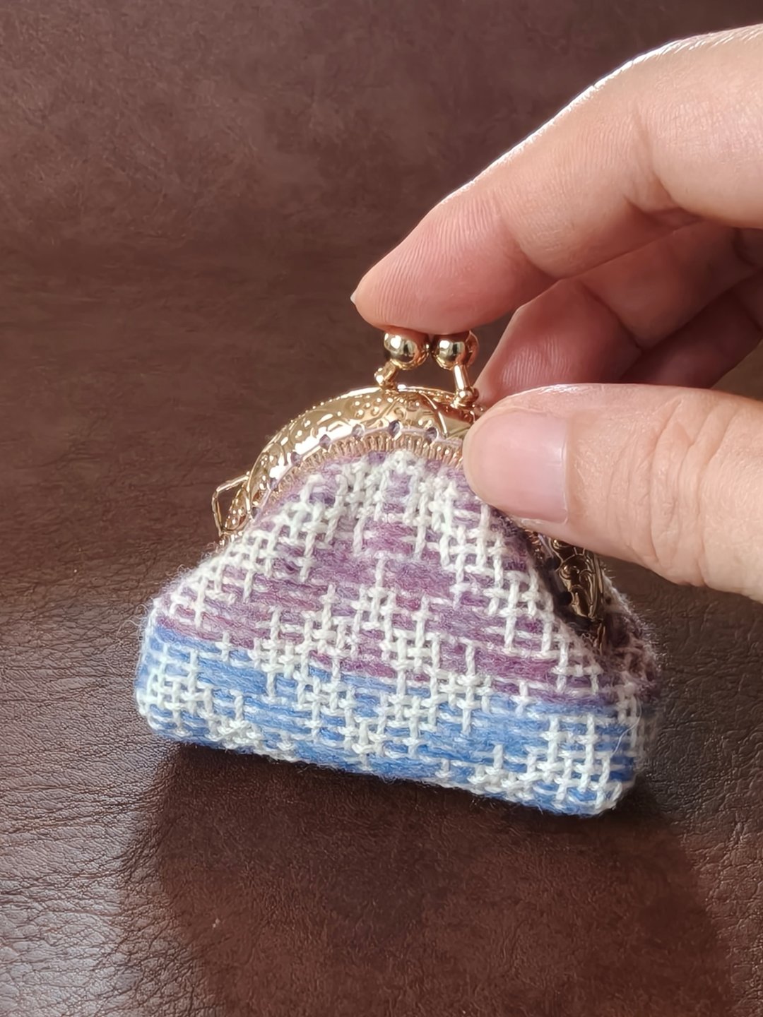 【CaCaの手织布】迷你口金包/零钱包/饰品包/小物包 - 零钱包 - 羊毛 紫色