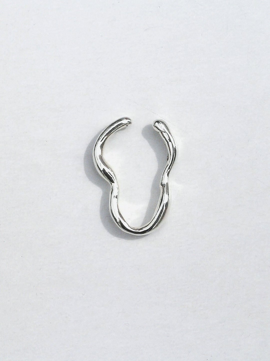 Möbius band ear cuff 莫比乌斯环 耳骨夹 - 耳环/耳夹 - 纯银 银色
