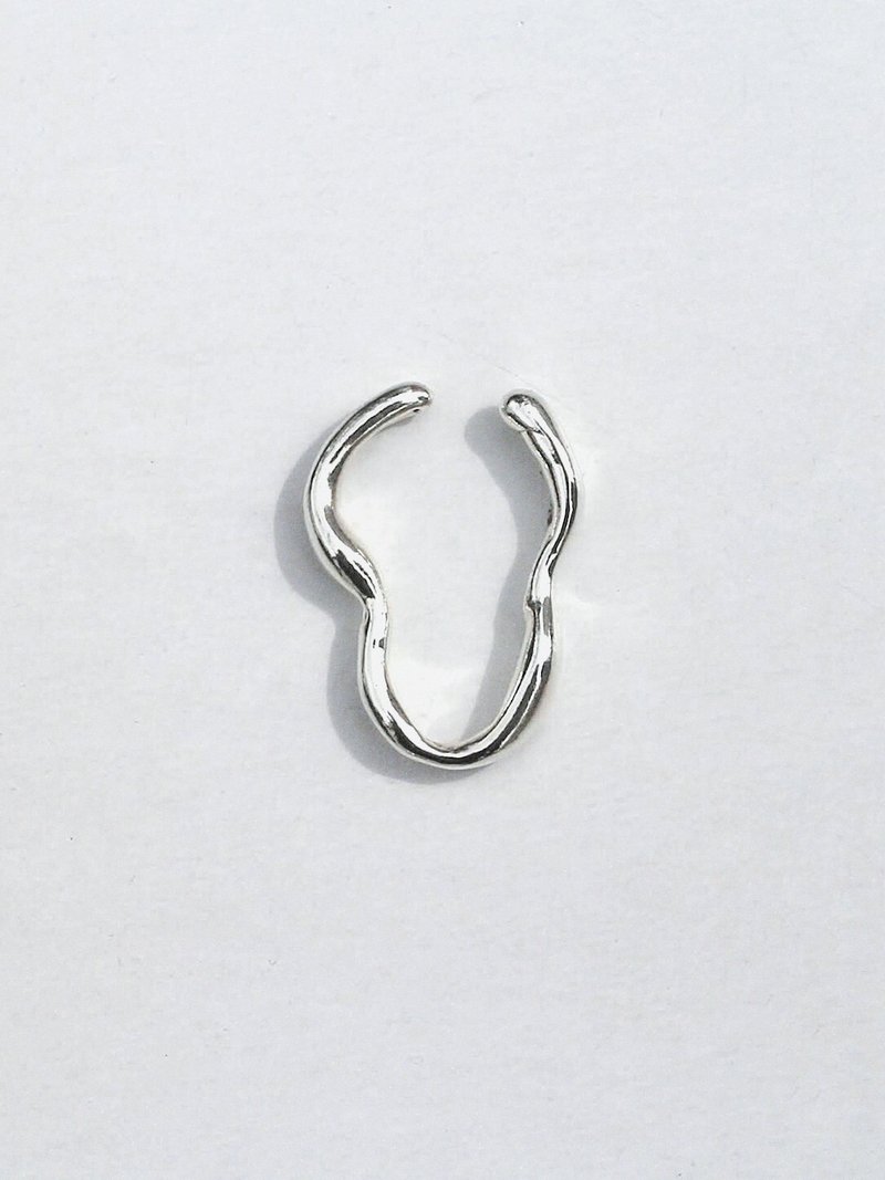 Möbius band ear cuff 莫比乌斯环 耳骨夹 - 耳环/耳夹 - 纯银 银色