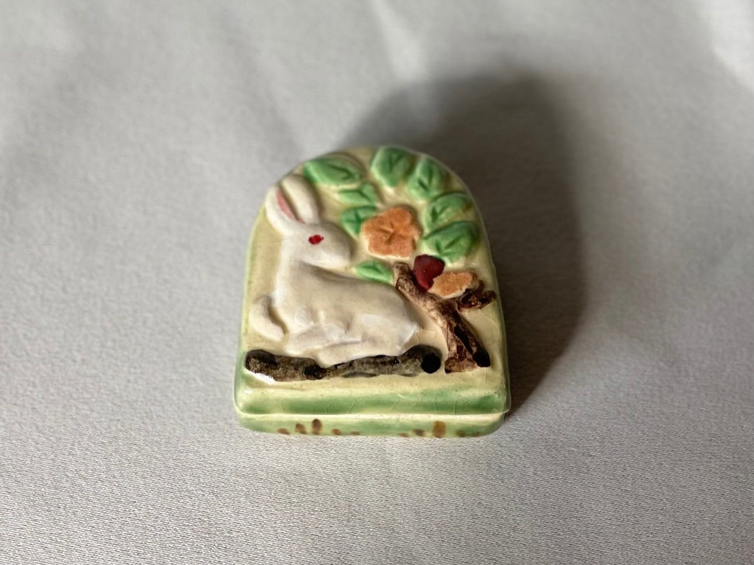 Incense gourd white rabbit - 摆饰 - 陶 白色