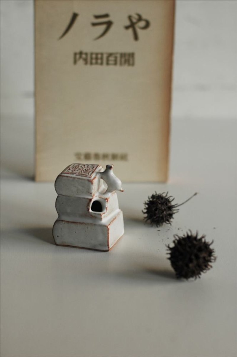 【仓敷意匠】萩原朋子 花器 页(ペ-ジ)III  白 (76512-11) - 花瓶/陶器 - 陶 