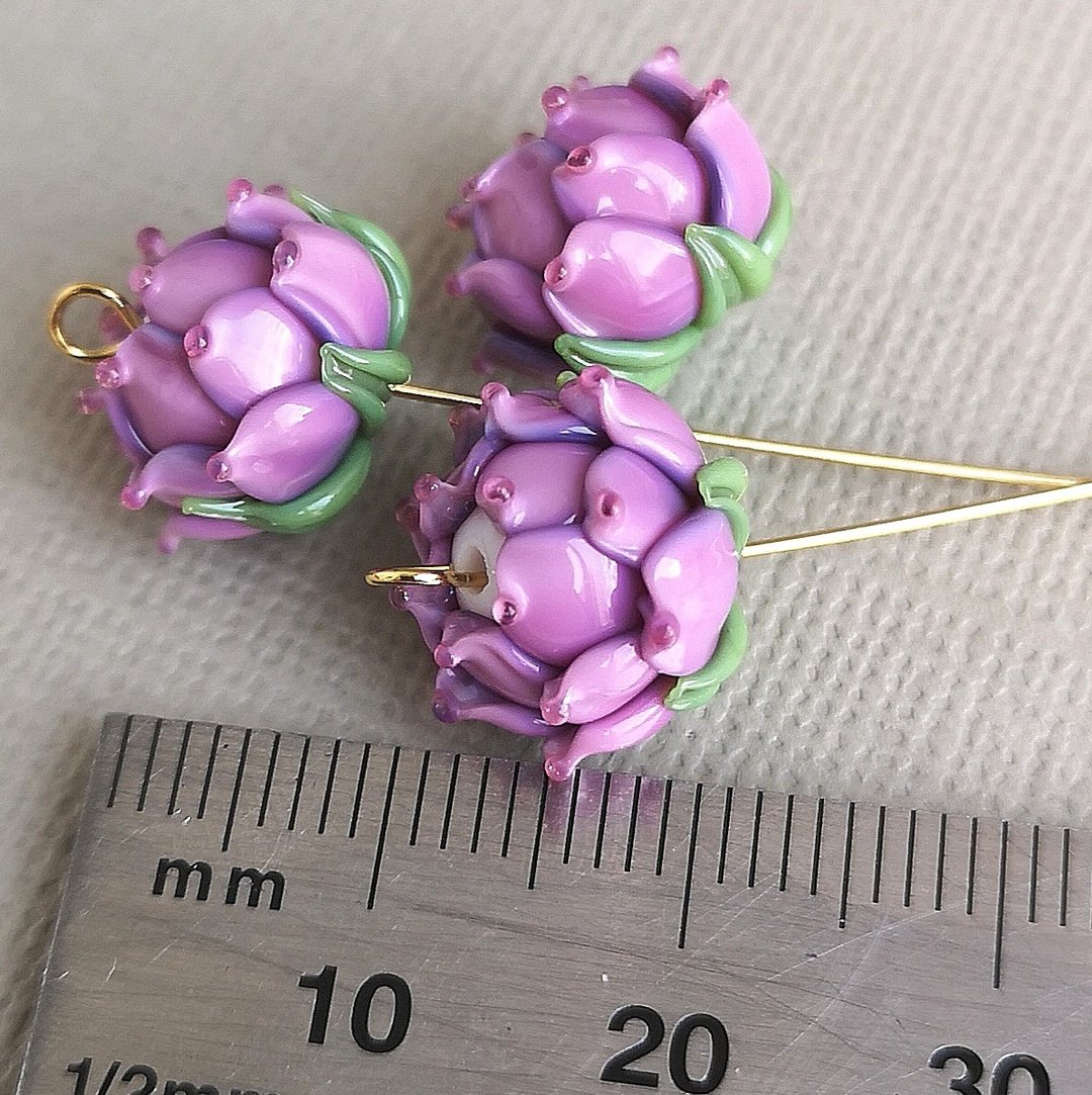 Tiny Mini Flower Beads, Handmade Lampwork Flower Bead, mini 12*10mm - 陶艺 - 玻璃 紫色
