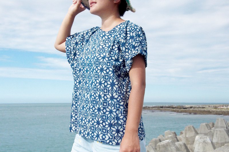 情人节礼物 限量手工 蓝染蜡染纯棉上衣 / 印度棉上衣 / 手织布宽版上衣 / 靛蓝 ethnic tops / indigo 宽版上衣 - 几何 蓝色清真寺 - 女装上衣 - 棉．麻 蓝色