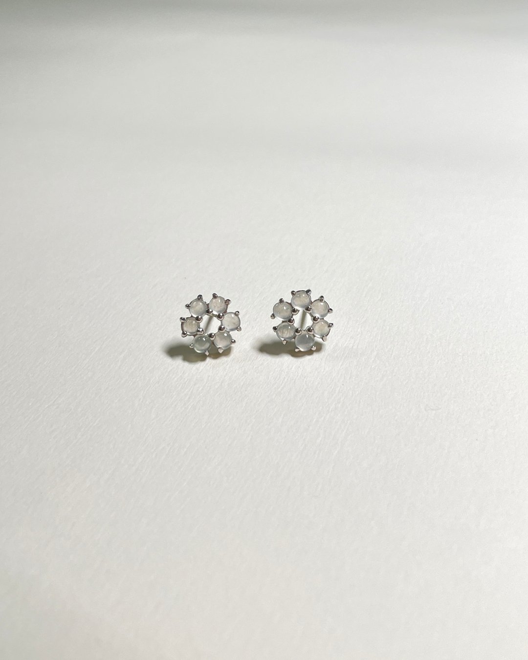 白冰花环翡翠(玉)耳钉 s925纯银镀18k金 - 耳环/耳夹 - 玉石 透明