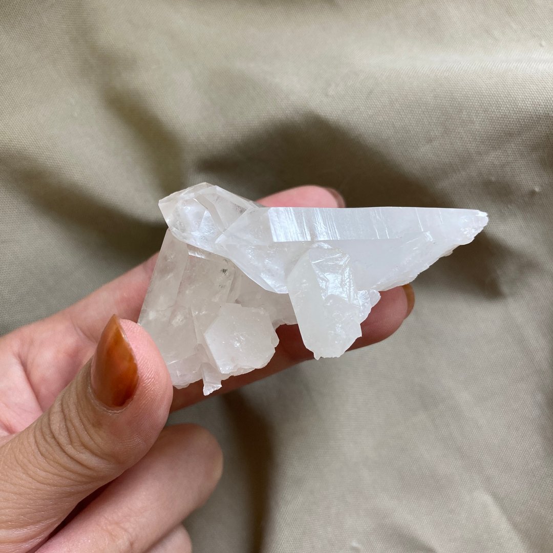 优质天然 l 白水晶 白水晶簇 山形 生长横纹 原矿 水晶 矿石 - 摆饰 - 其他材质 白色