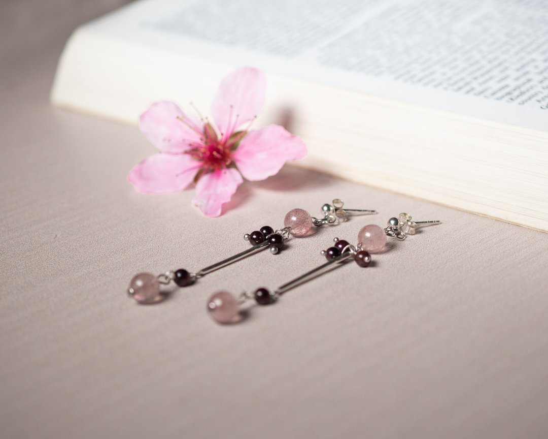 Strawberry Quartz Earrings, 925 Sterling Silver Gemini, Leo, Libra Gem Gift - 耳环/耳夹 - 水晶 粉红色