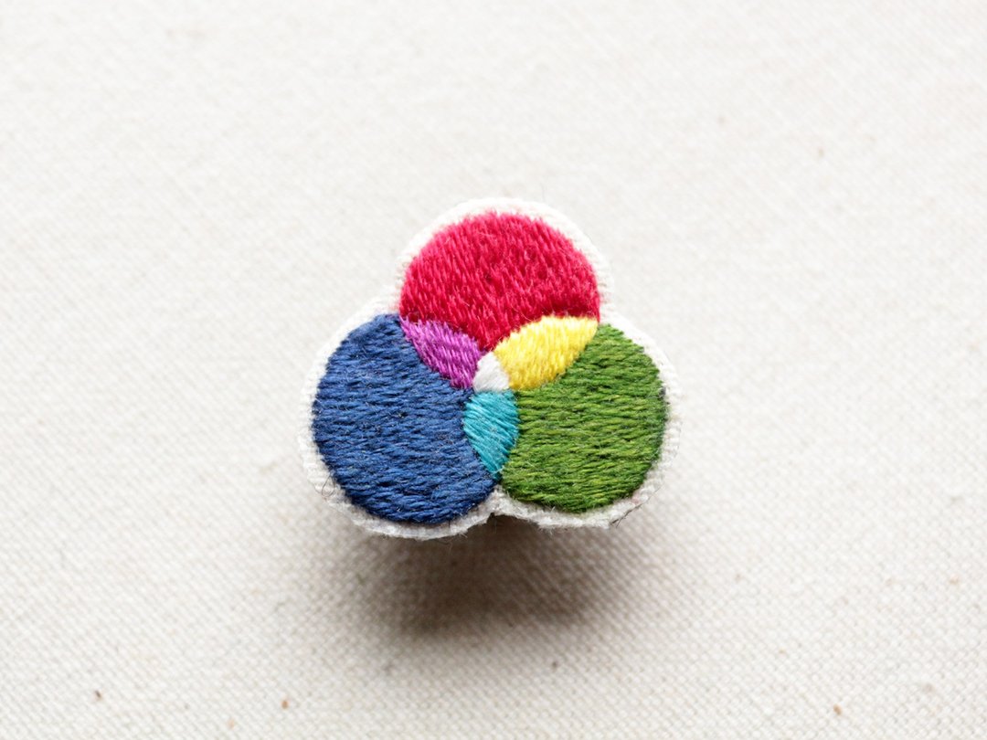 Mini色光三原色手工刺绣别针 LGBTQ 情人节礼物 - 胸针 - 绣线 多色