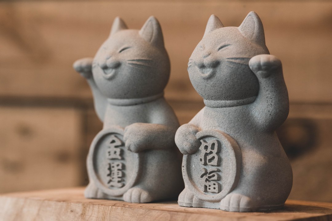 【巨大炭钱够招财】金运招福猫 -15 厘米 - 玩偶/公仔 - 水泥 黑色