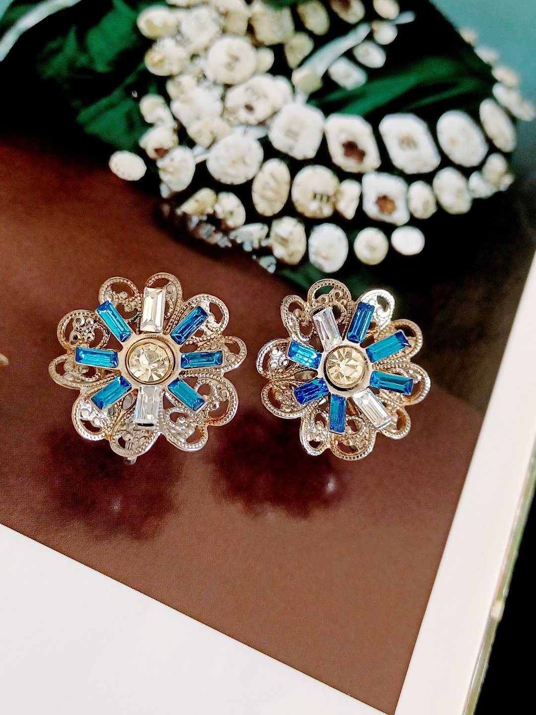 Avintage jewelry  典雅篓空精雕莱茵花卉 夹式耳环 - 耳环/耳夹 - 其他金属 