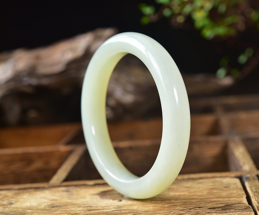 天然和田玉手镯 圈口58mm 玉质细腻温润 - 手链/手环 - 玉石 