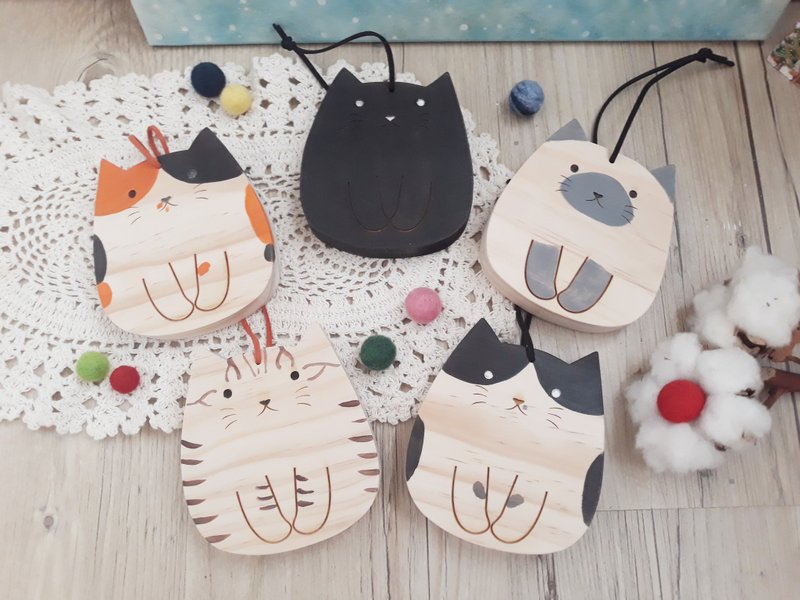 摇摇木头猫/挂饰/扩香木片/圣诞礼物/五只整组 - 摆饰 - 木头 多色