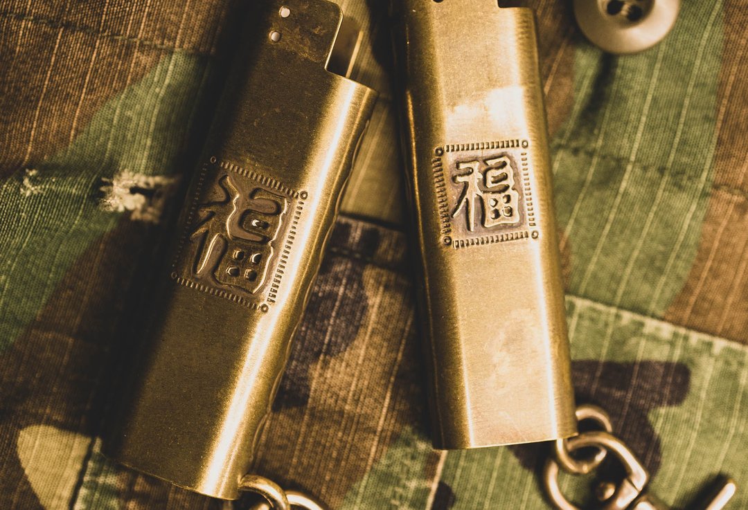 【METALIZE】福 字黄铜打火机套 全手工制作 - 钥匙链/钥匙包 - 其他金属 金色