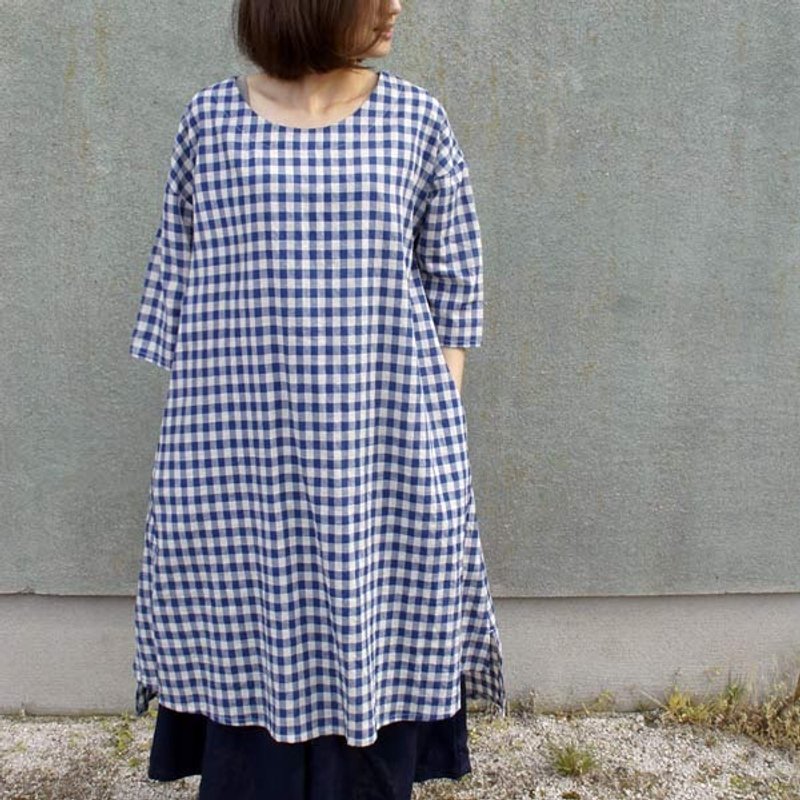 Linen cotton gingham check crew neck three-quarter sleeve dress blue - 洋装/连衣裙 - 棉．麻 蓝色