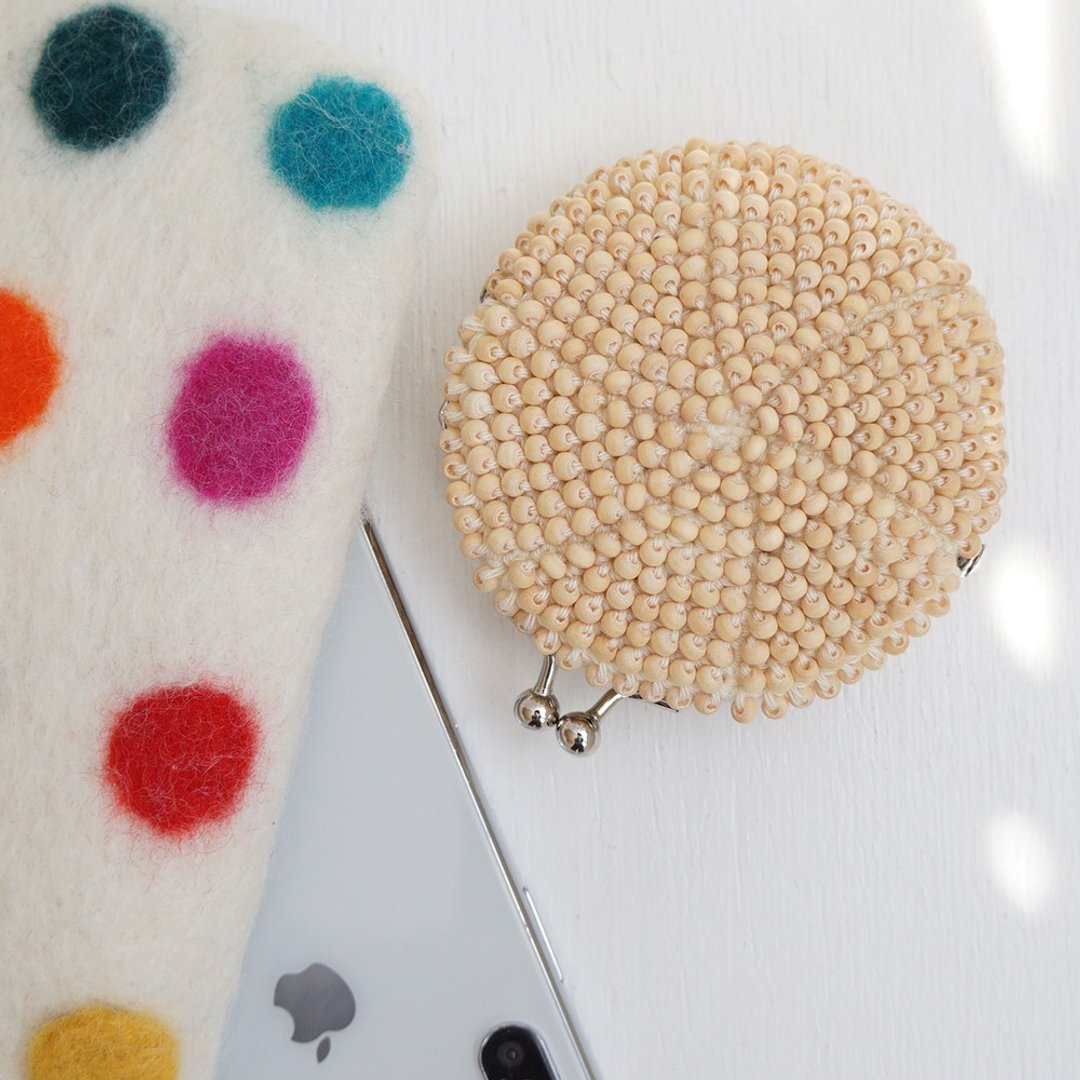 Ba-ba handmade Wood Beads crochet round pouch No.1832 - 化妆包/杂物包 - 其他材质 咖啡色