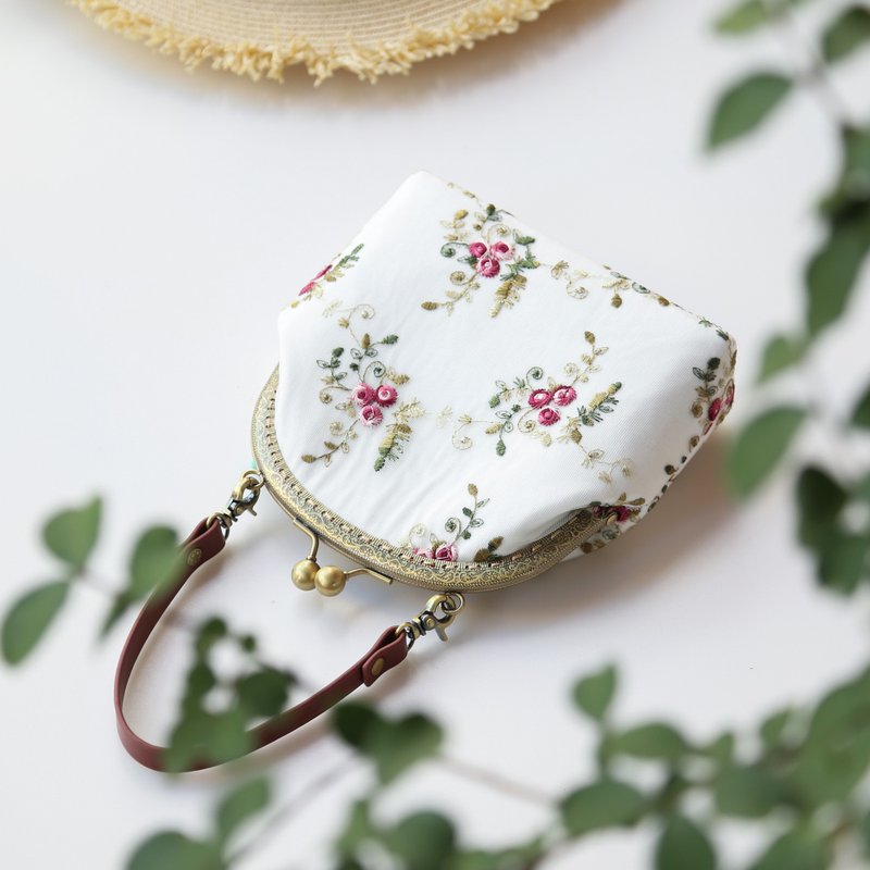 清新玫瑰刺绣蕾丝口金包 手提包 手提包 斜挎包 情人节礼物交换 - 侧背包/斜挎包 - 棉．麻 白色