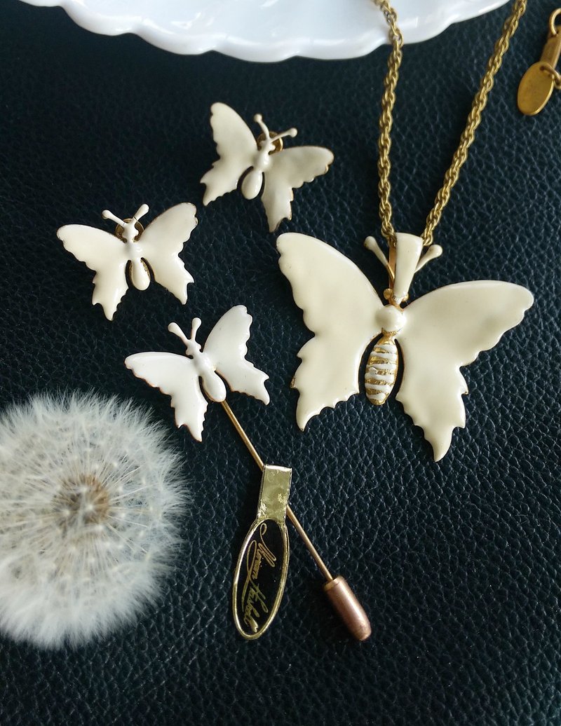 【西洋古董饰品】MIRIAM HASKELL 白珐琅蝴蝶 棒针 针式耳环 项链 - 徽章/别针 - 其他金属 金色