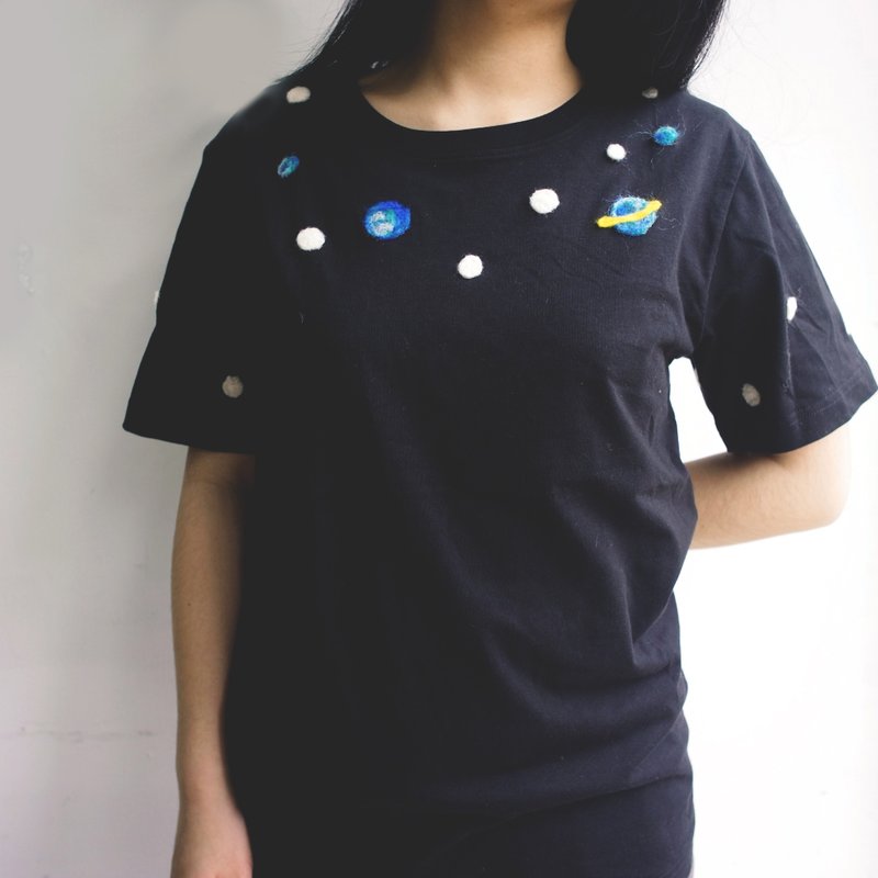 黑夜小宇宙 手工羊毛毡短T - 中性连帽卫衣/T 恤 - 棉．麻 黑色