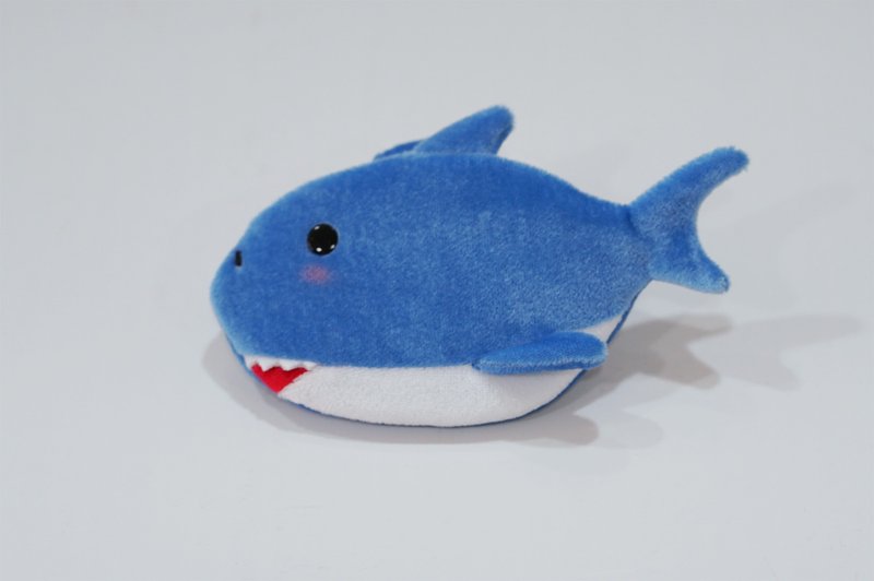 Bucute小鲨鱼护身符.御守套.平安符袋/宝宝专用/手工制作/弥月礼物 - 满月礼盒 - 聚酯纤维 蓝色