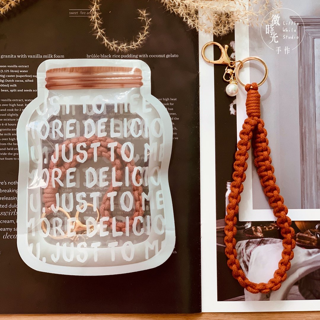 【Macrame DIY材料包】手机短挂绳/钥匙圈 编织入门推荐 - 编织/刺绣/羊毛毡/裁缝 - 棉 卡其色