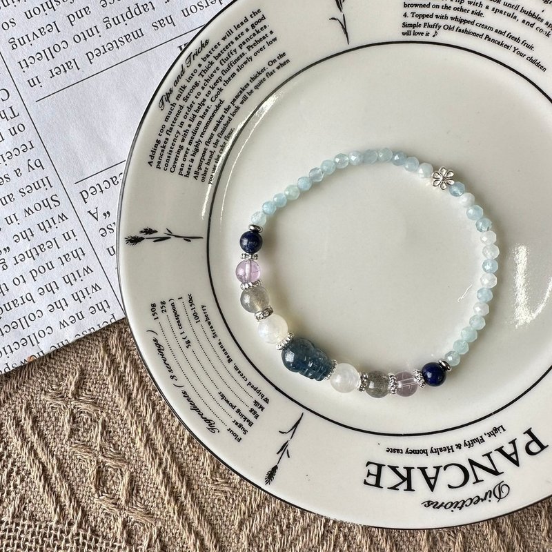 沁蓝晶石貔貅弹性手链 - 耳环/耳夹 - 水晶 