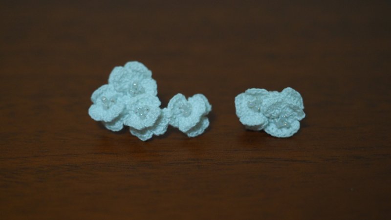 Jill的耳环。纯白款。钩针耳针 - 耳环/耳夹 - 绣线 