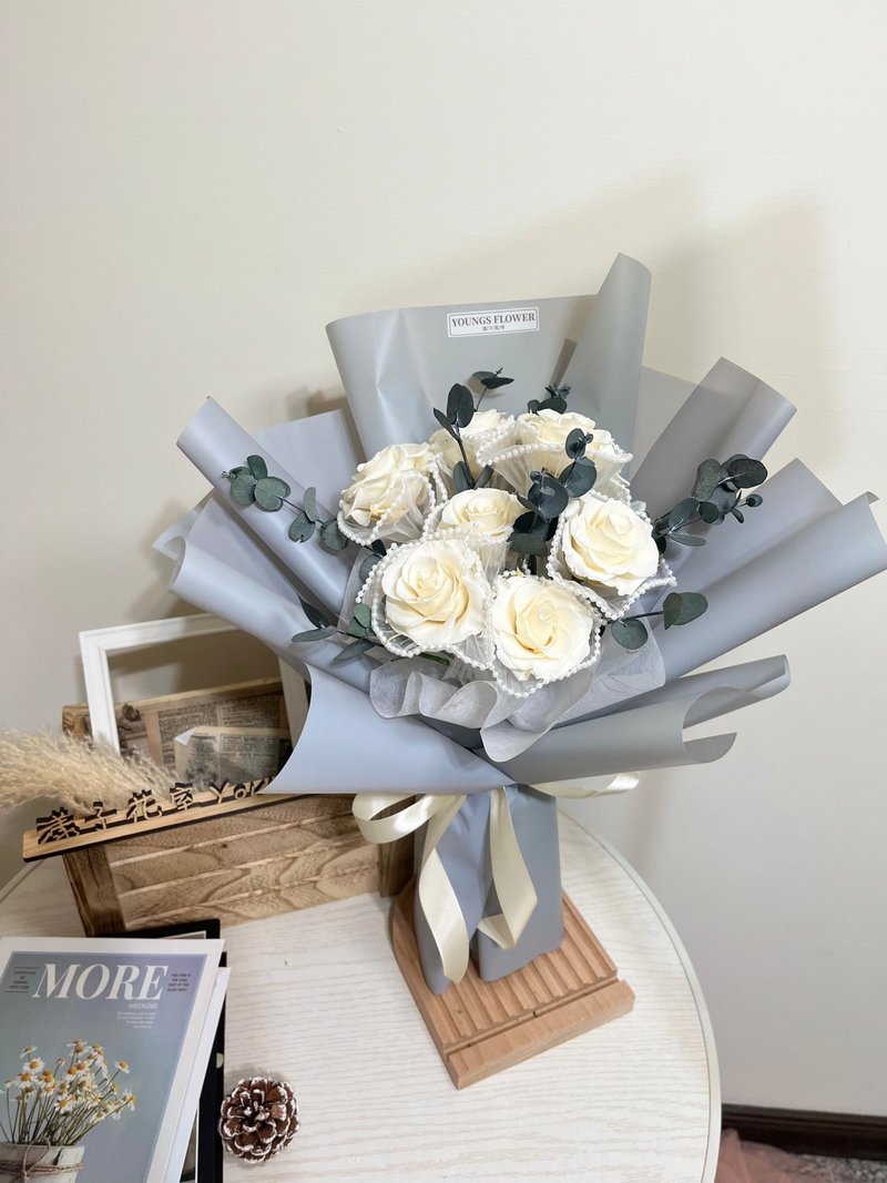 纯白玫瑰告白永生花束 - 干燥花/捧花 - 植物．花 白色
