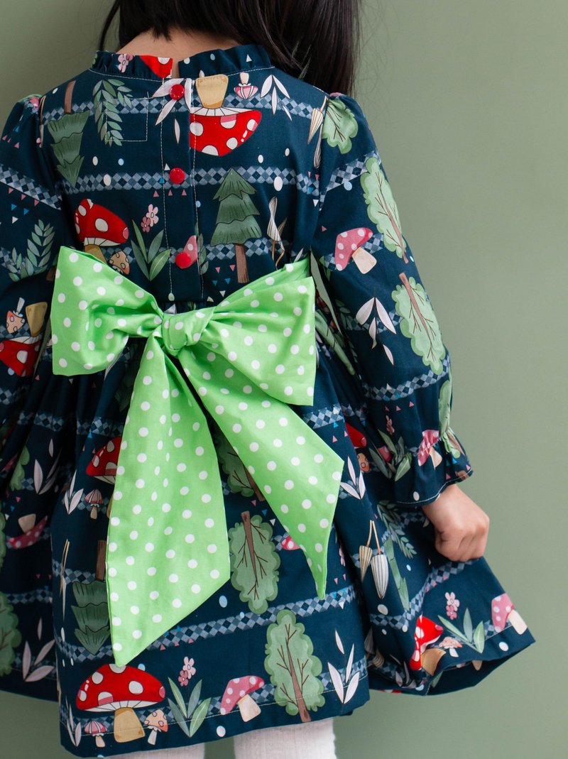 简衣橱|秋冬洋装|细褶V领绿野仙踪洋装 - 童装裙 - 棉．麻 绿色