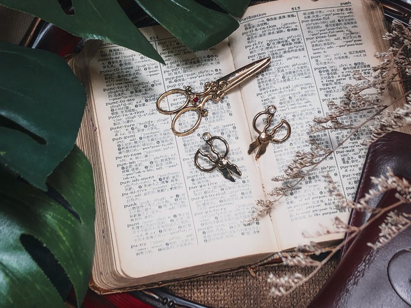 哞人爱 纯真系列 剪刀耳环别针 - 耳环/耳夹 - 其他材质 金色
