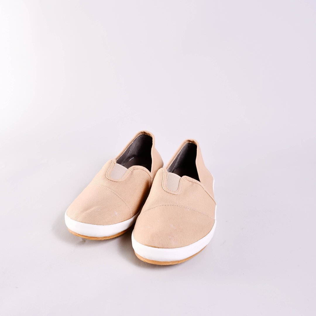 出清品 -BELLE 浅卡其 帆布鞋 有轻微斑点或水痕 零码优惠 - 女款休闲鞋 - 棉．麻 卡其色