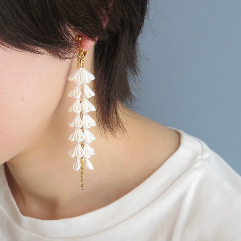 白藤与金属链耳针・耳夹 / 和服升级再造饰品 - 耳环/耳夹 - 丝．绢 白色